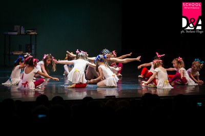  (<a class="download" href="http://biscottino.netfarm.it:8082/dearte/boranelcuor2016/presentazione-micro.jpg/at_download/image">Download</a>)